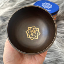 Load image into Gallery viewer, 4 inch Oracle Tibetan Singing Bowl + FREE Case, Mallet and O-ring