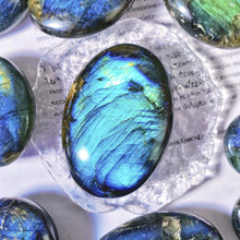 Load image into Gallery viewer, 1pc Labradorite Palm Stone