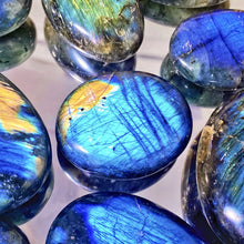 Load image into Gallery viewer, 1pc Labradorite Palm Stone