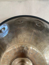 Load image into Gallery viewer, 22 inch, D Major Ancient Earth Handpan + FREE Mallet and Carrying Bag