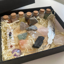 Load image into Gallery viewer, 19 Piece Raw Crystal Boxed Set